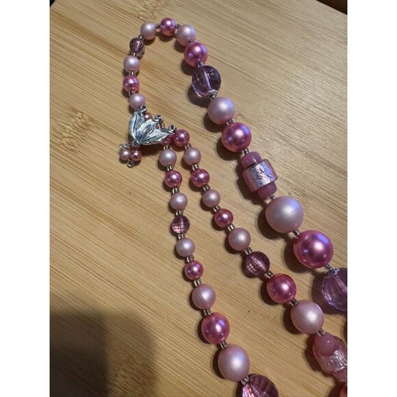 Vintage Faux Pearl Necklace 13”, 3 Strand, 3 Shades of Pink, Signed Japan - Picture 4 of 5